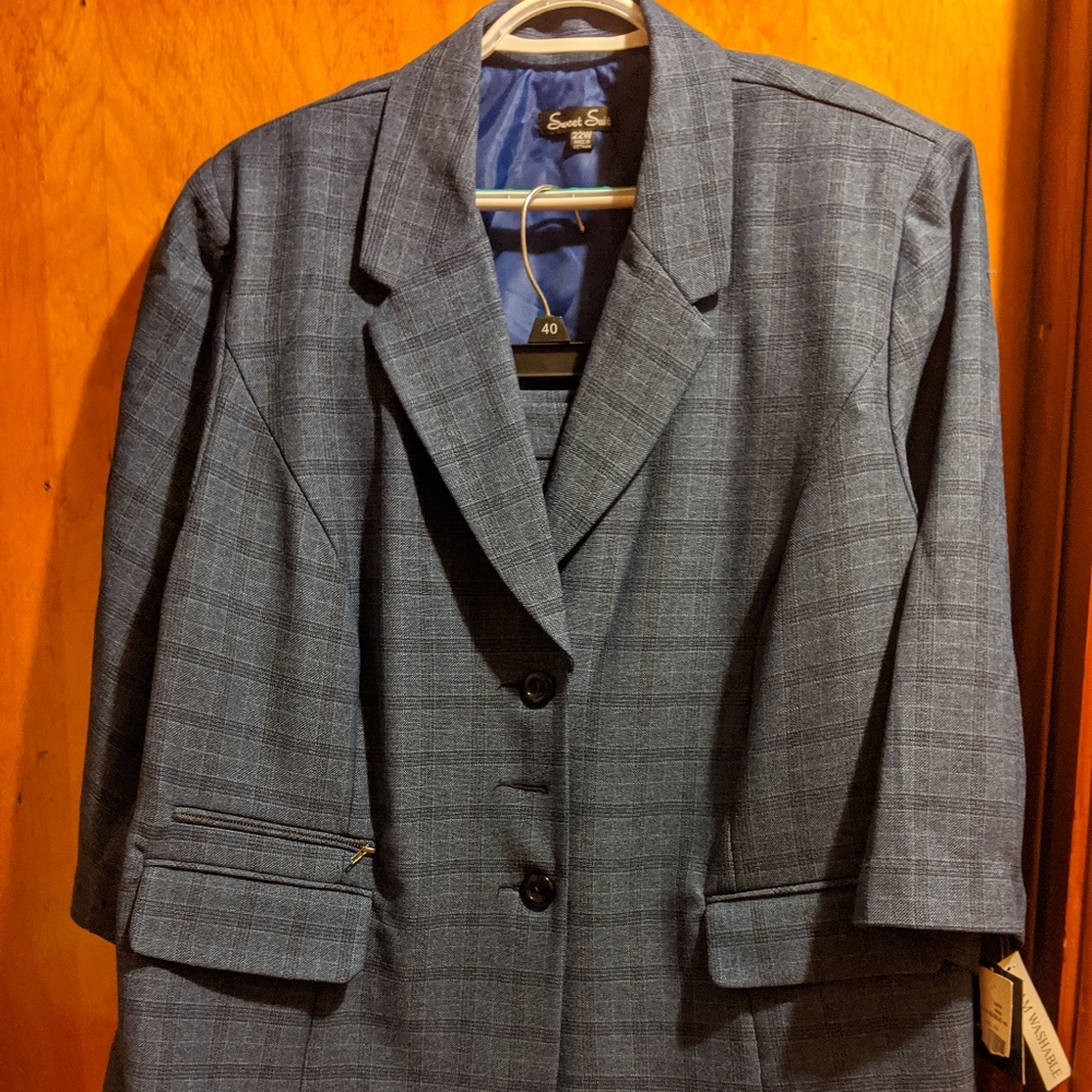 Nice year round suit